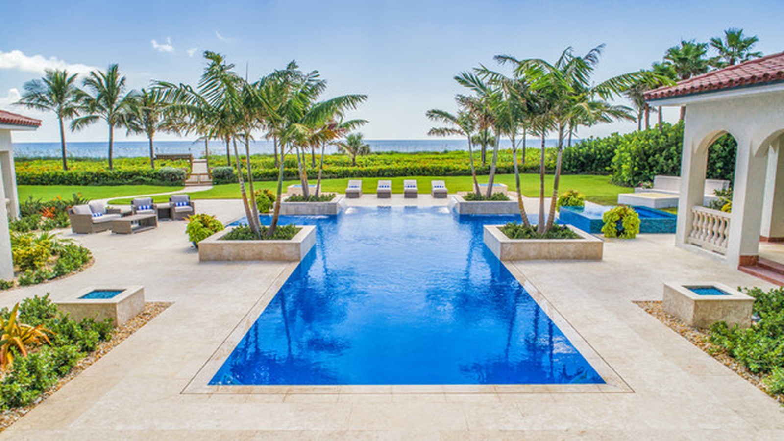 Luxury pool photo 2